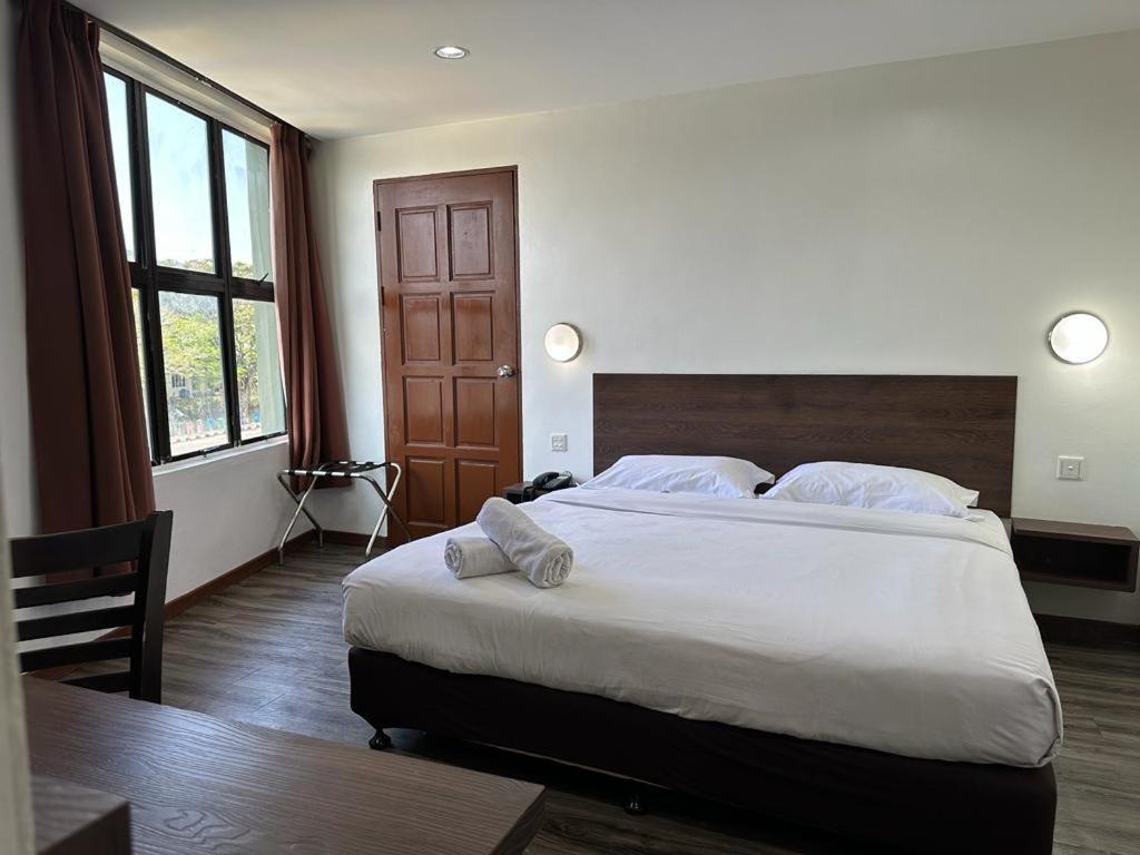 Langkawi Baron Hotel Куа Екстериор снимка