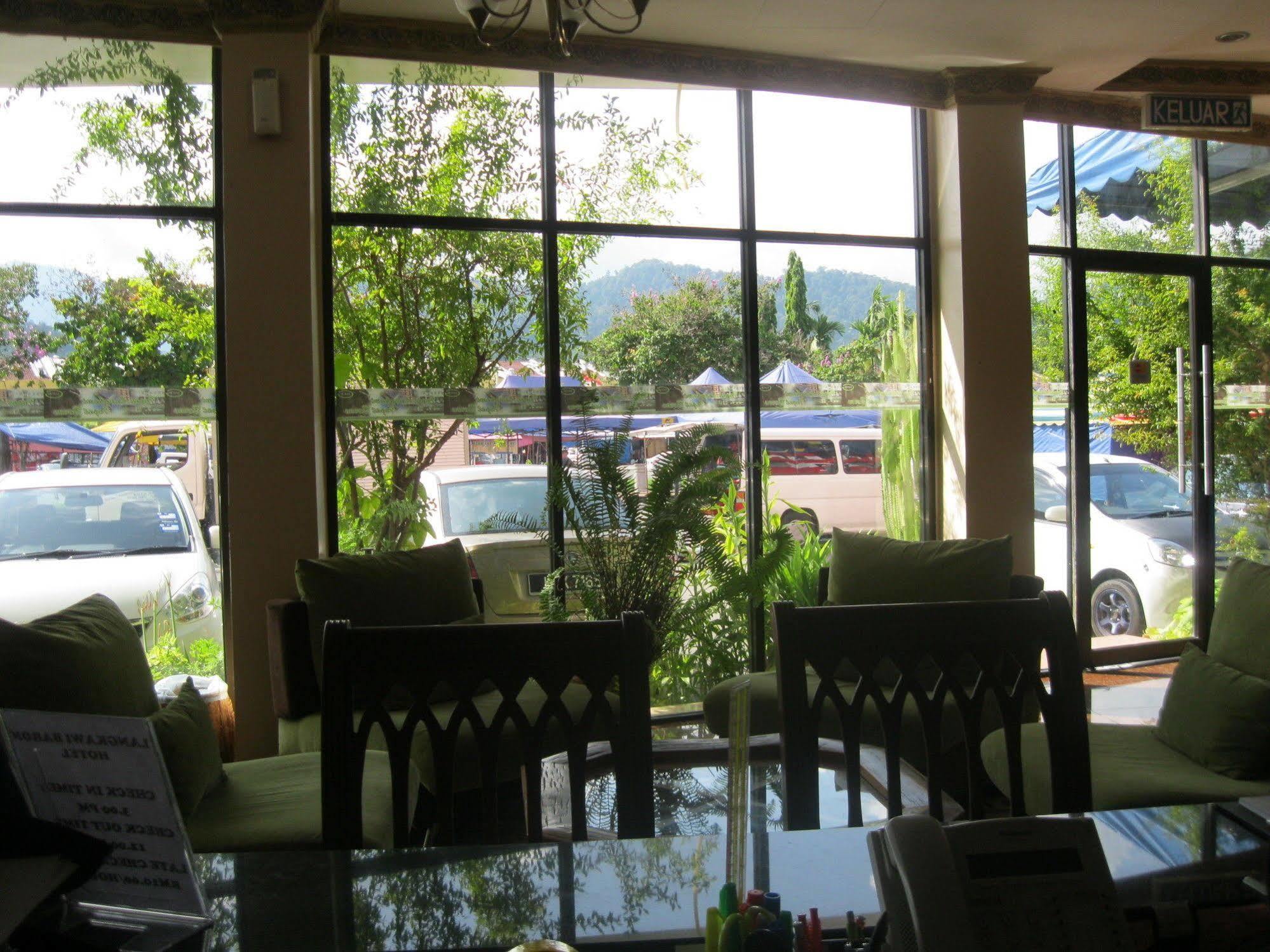 Langkawi Baron Hotel Куа Екстериор снимка