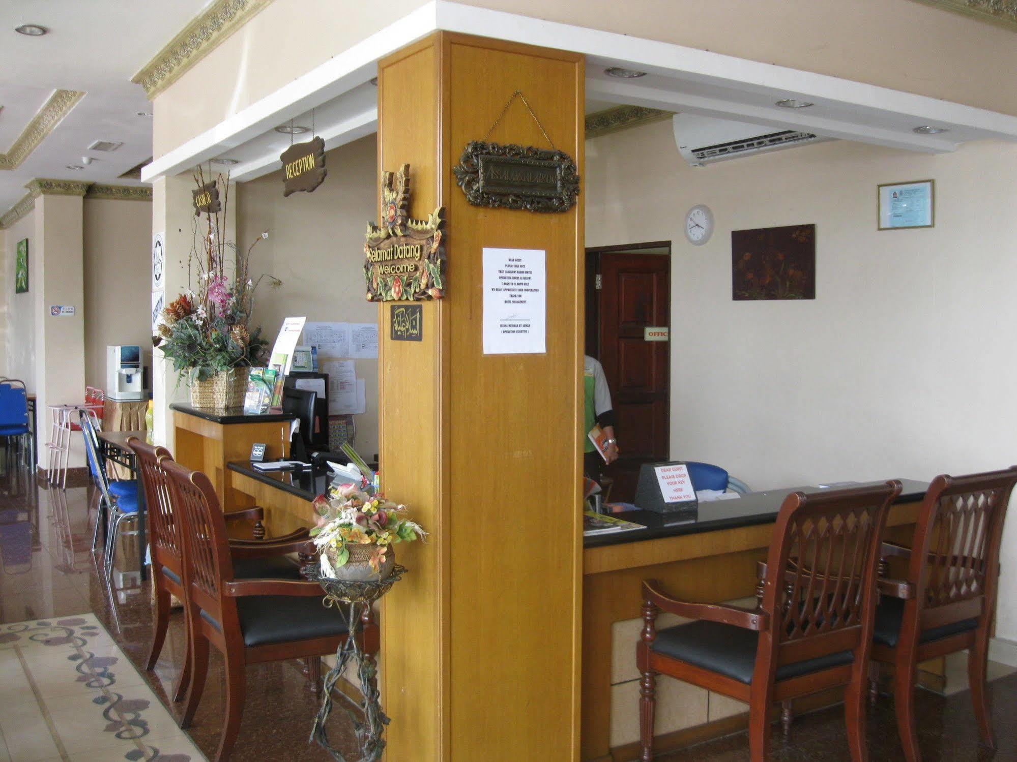 Langkawi Baron Hotel Куа Екстериор снимка